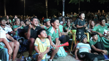 Over 1,000 jammed the Ajijic malecón for World Cup match